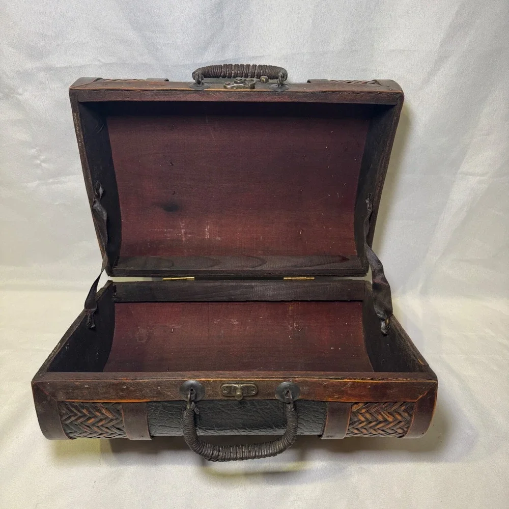 Vintage Woven Bamboo Leather‎ Trunk Jewelry Box Keepsake Decorative Storage